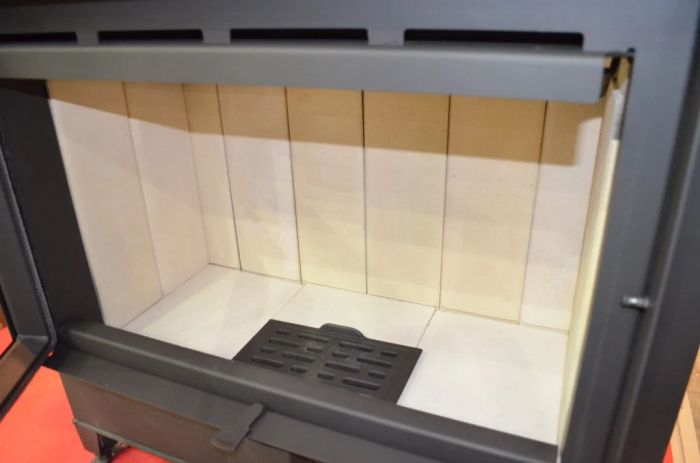 Камінна топка Romotop HEAT 4g 80.50.04 – конвекційна камінна топка з прямим склом і світлою камерою згоряння