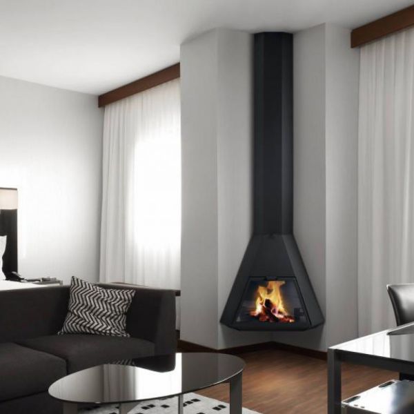 Кутовий дизайнерський камін Traforart Arion Rincon підвісний з настінними опорами